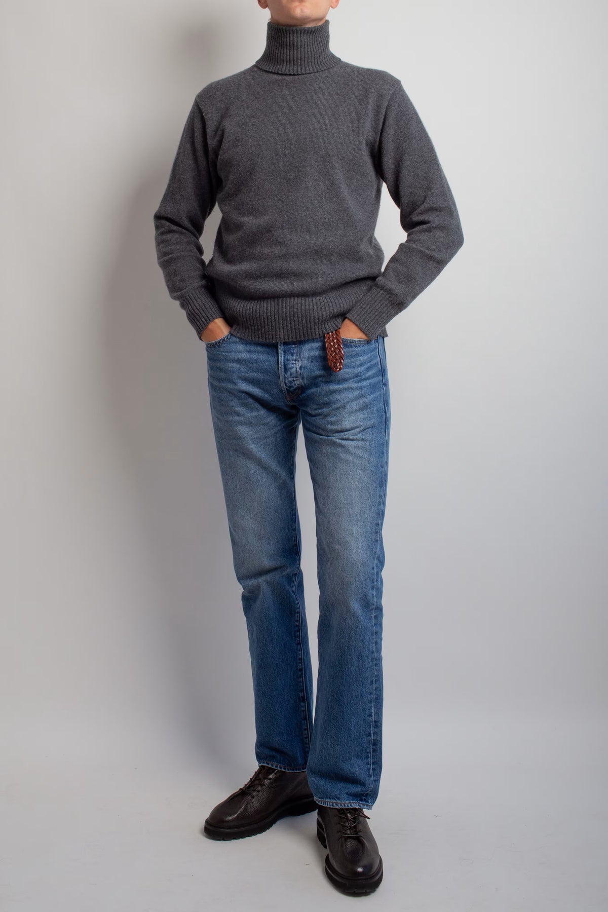 GREY CASHMERE TURTLENECK SWEATER
