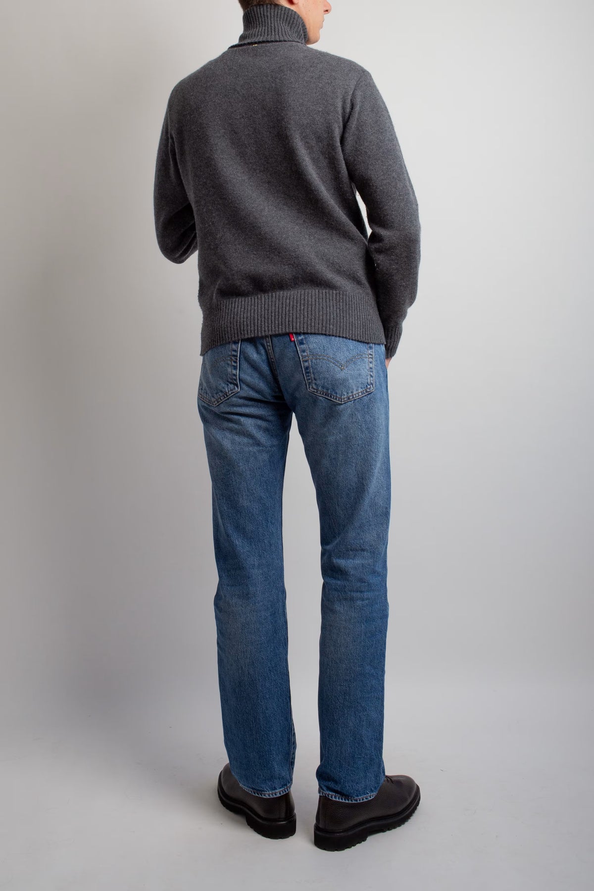 GREY CASHMERE TURTLENECK SWEATER