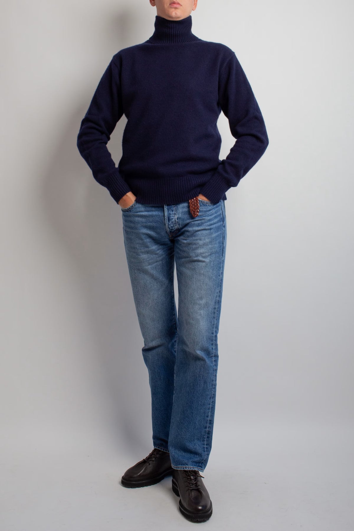 NAVY CASHMERE TURTLENECK SWEATER